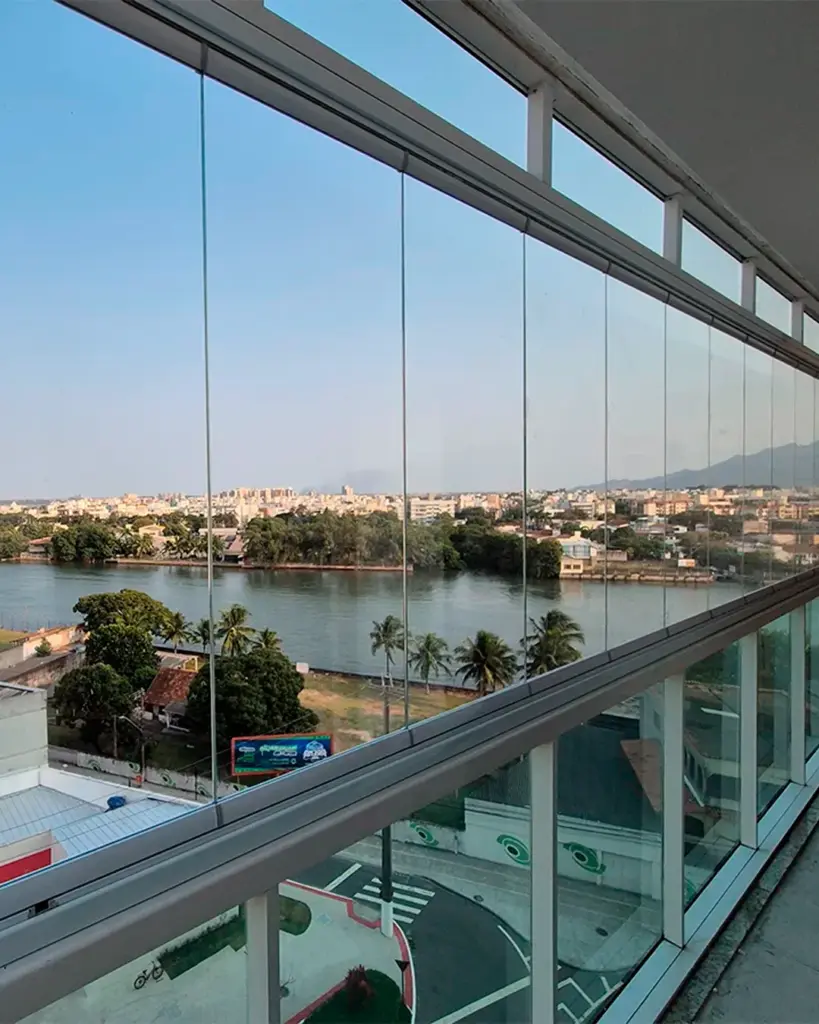 Cortina de vidro sem roldanas em Fortaleza