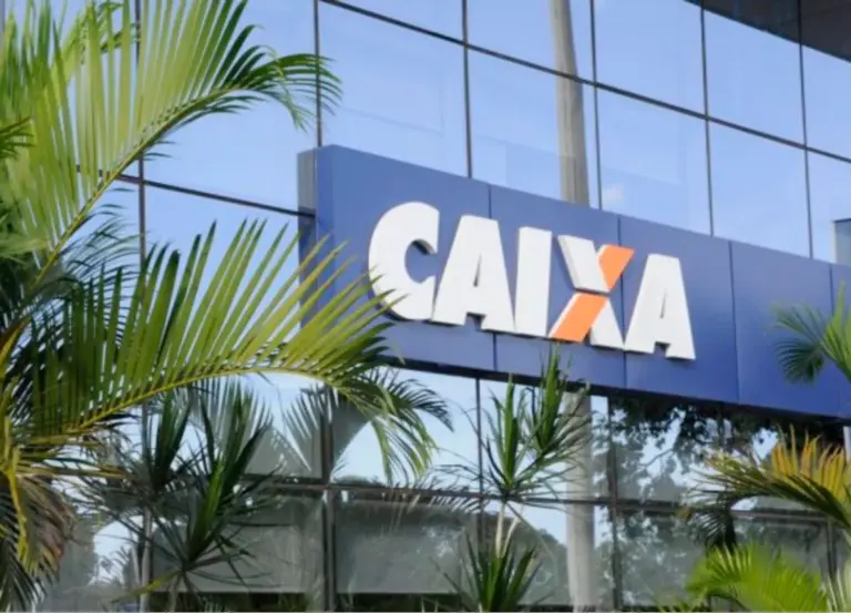 Fachada de vidro comercial banco Caixa Fortaleza